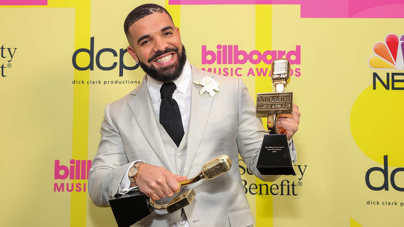 The Weeknd Has Won 7 Awards So Far at Billboard Music Awards 2021!: Photo  4559180, 2021 Billboard Music Awards, Billboard Music Awards, The Weeknd  Photos